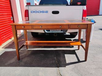 Martin desk