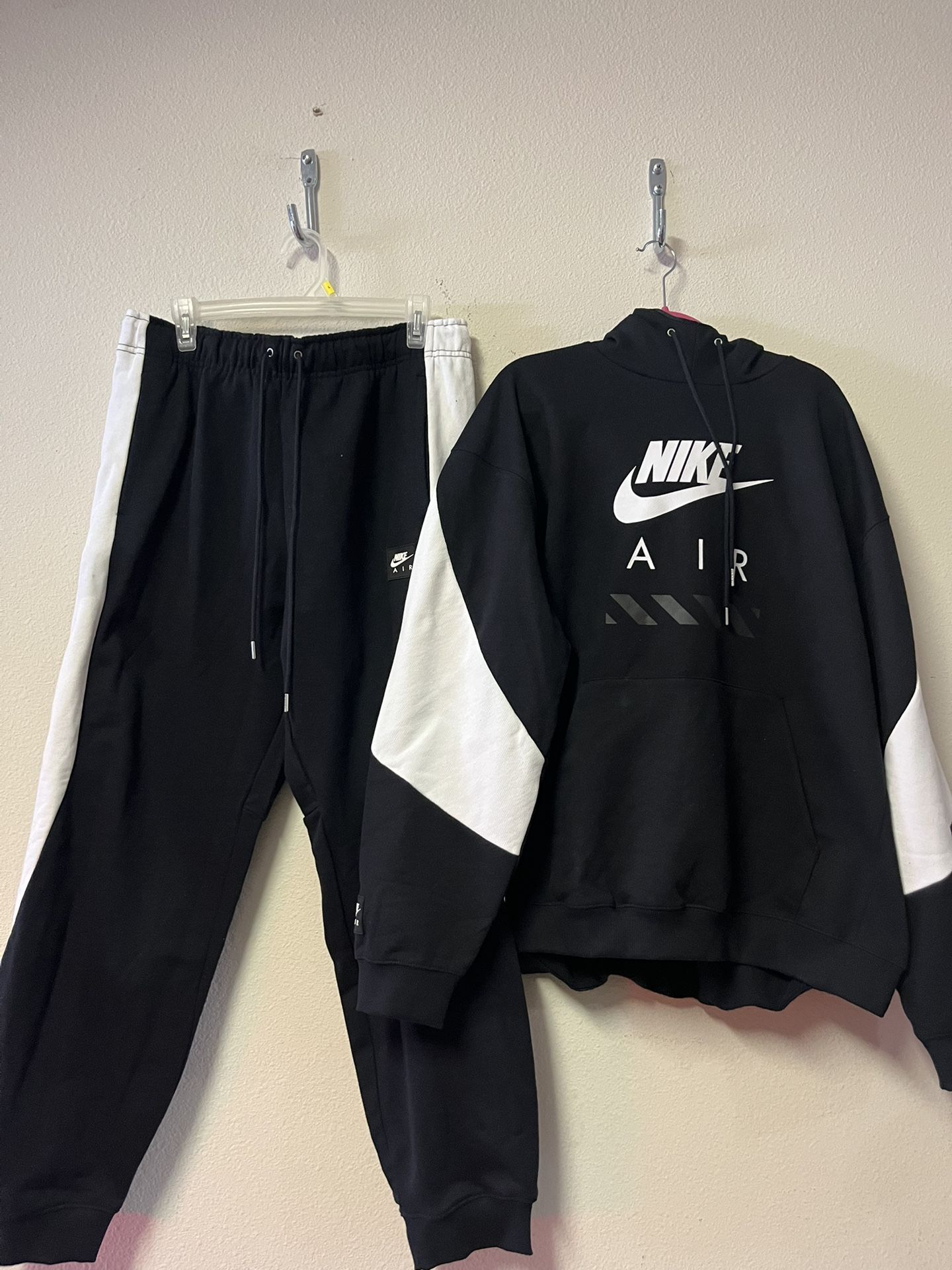Nike Air Men’s Sport Sweatsuit Size Large BRAND NEW