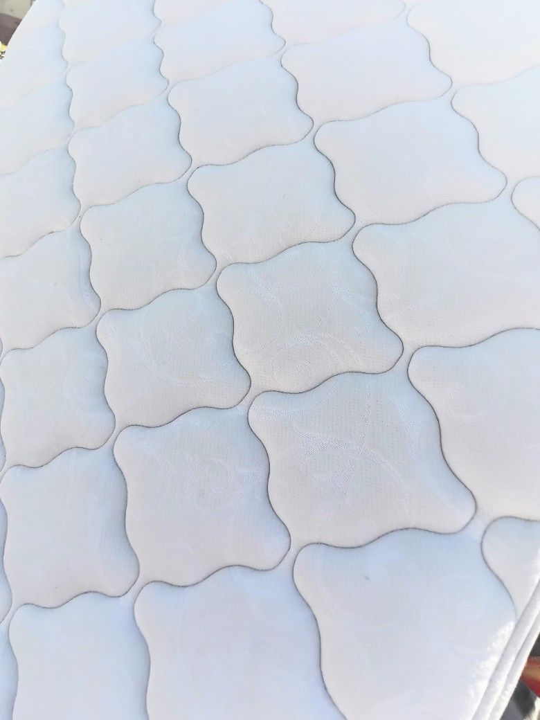 Basic Queen Mattress And Box Springs