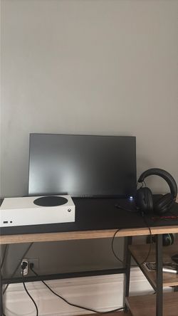 Xbox Series S gaming set up