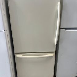 MAYTAG 18.6 CU. FT. BOTTOM-FREEZER REFRIGERATOR WITH ELECTRONIC DUAL COOL SYSTEM AND SPILL CATCHER SHELVES: BISQUE