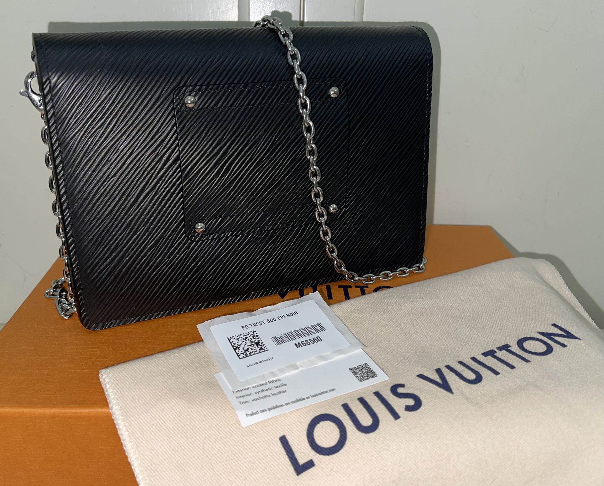 Louis Vuitton Twist Belt Chain Wallet Epi Black Silver M68560
