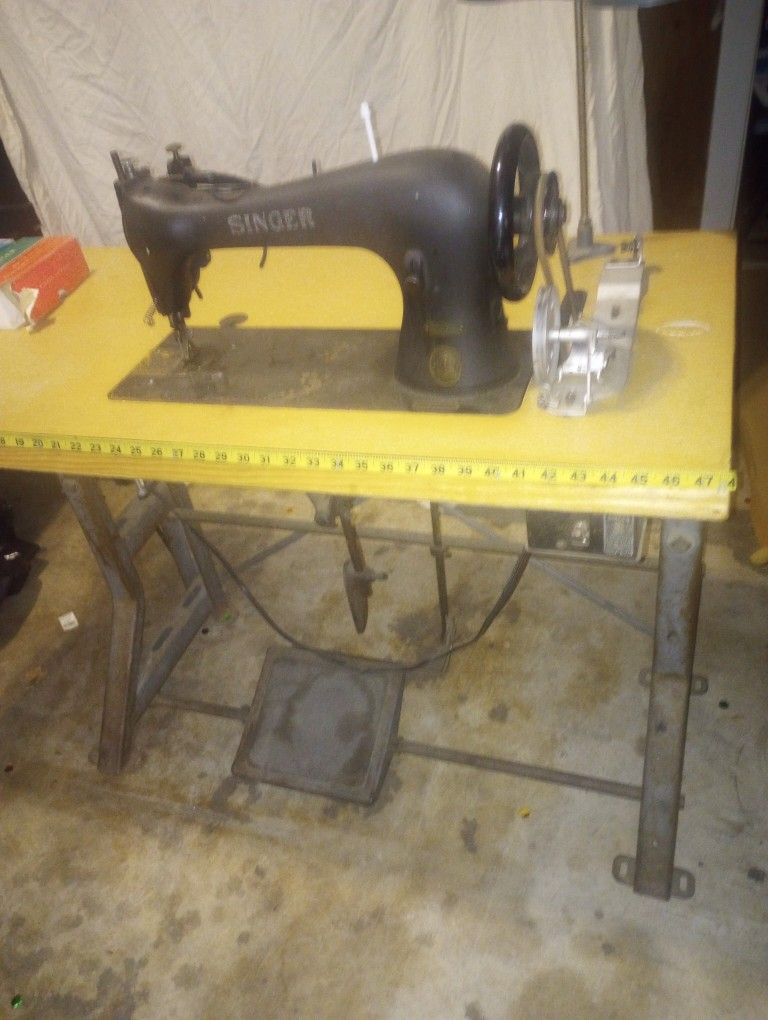Vintage Singer Sewing Machine MN. 16-188