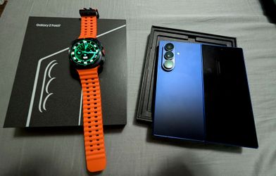 Like new Samsung Galaxy z fold 7 1TB FACTORY UNLOCKED and Galaxy watch ultra 1650
