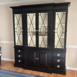 Ethan Allen - Wooster China  Cabinet