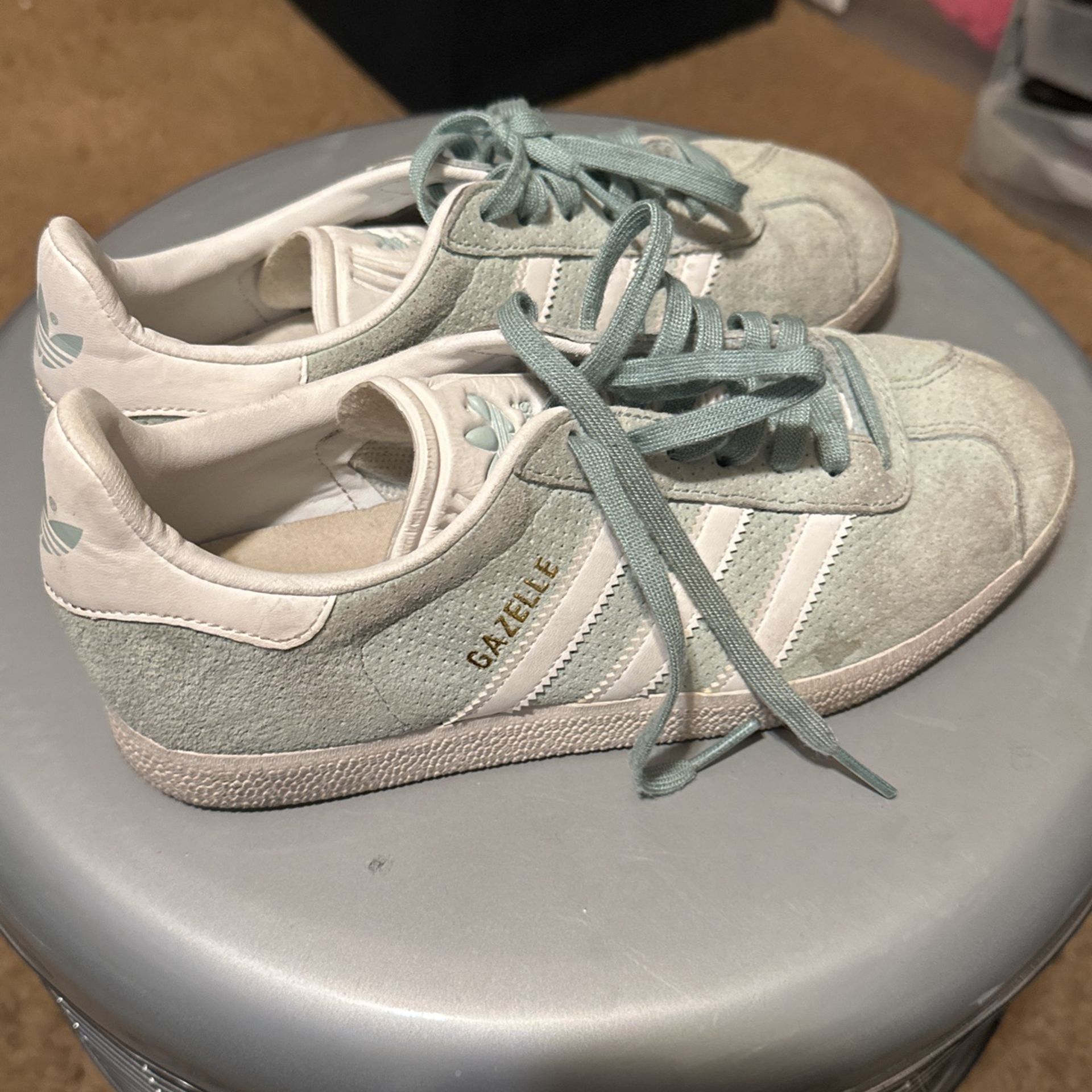 Women’s/Girls Shoes