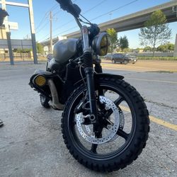 Motorcycle BMW RNineT Scrambler 