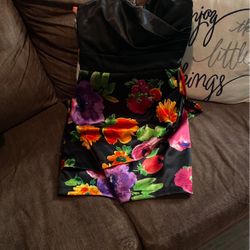 Do years eve party dress! Size 7 fits small to medium strapless cocktail dress with a beautiful floral pattern against a black background