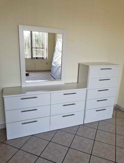 Dresser whit mirror and chest - Cómoda con espejo y Gavetero