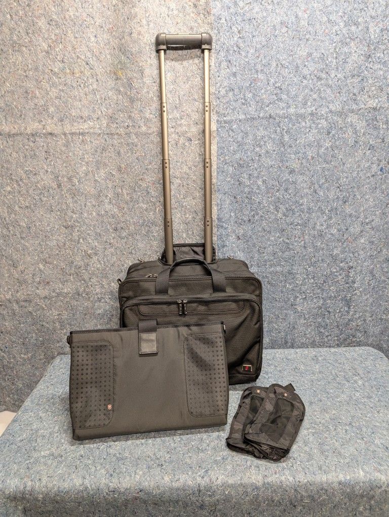 Victorinox Expandable Rolling Laptop Carry On Luggage Travel Case