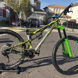 Custom Intense Tracer 27.5 Carbon