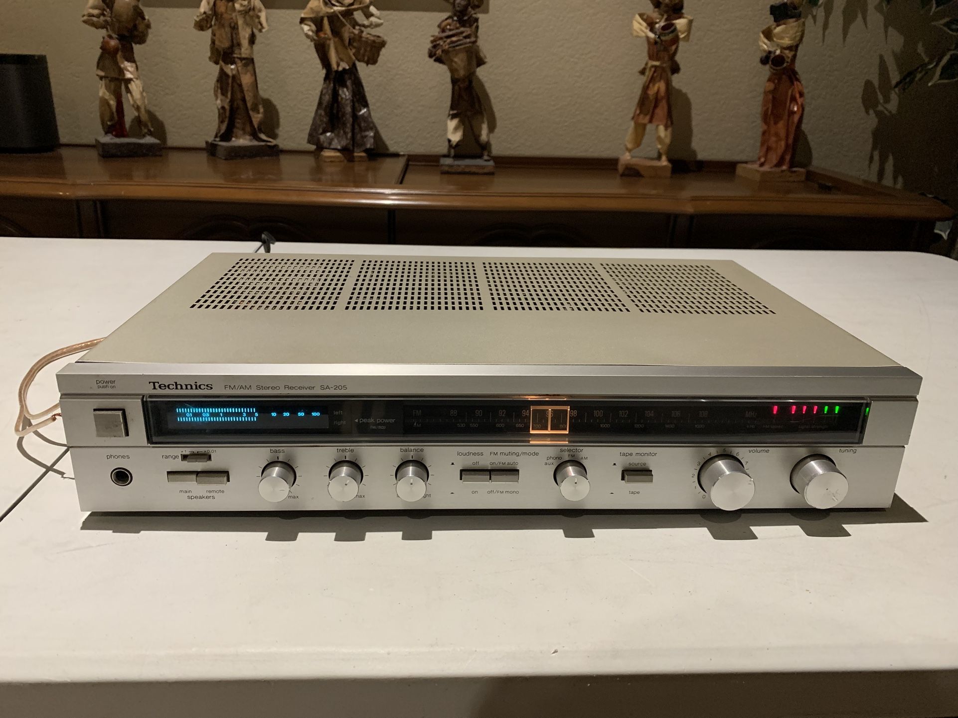 VINTAGE TECHNICS AM/FM STEREO RECEIVER