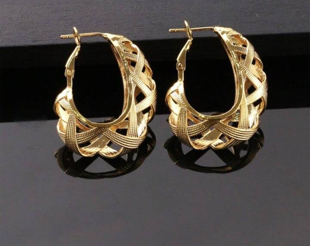 Beautiful 14k Gold Filled  Hoop Earrings 