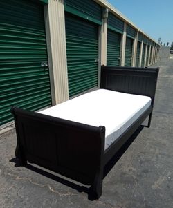 BLACK WOOD TWIN BED FRAME WITH MATTRESS