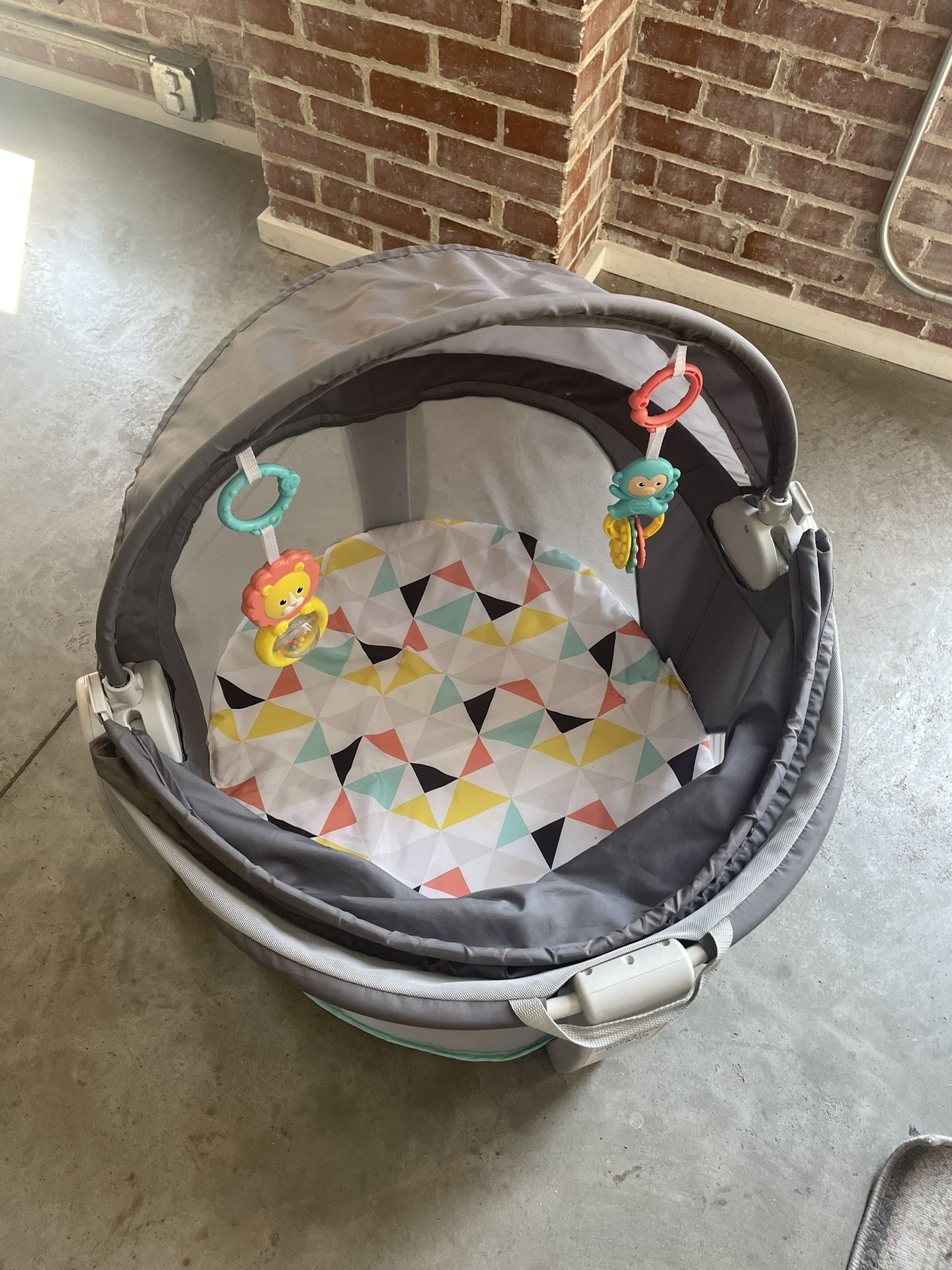 Fischer Price On-The-Go Infant Dome Portable Bassinet And Play Space 