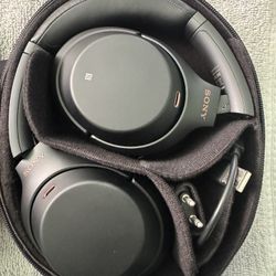 Sony headphones Noise Cancellation 