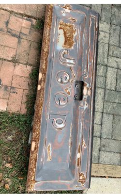 MJ Tailgate Jeep Comanche 1988