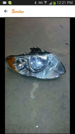 2005-07 Chrysler town and country right side headlight