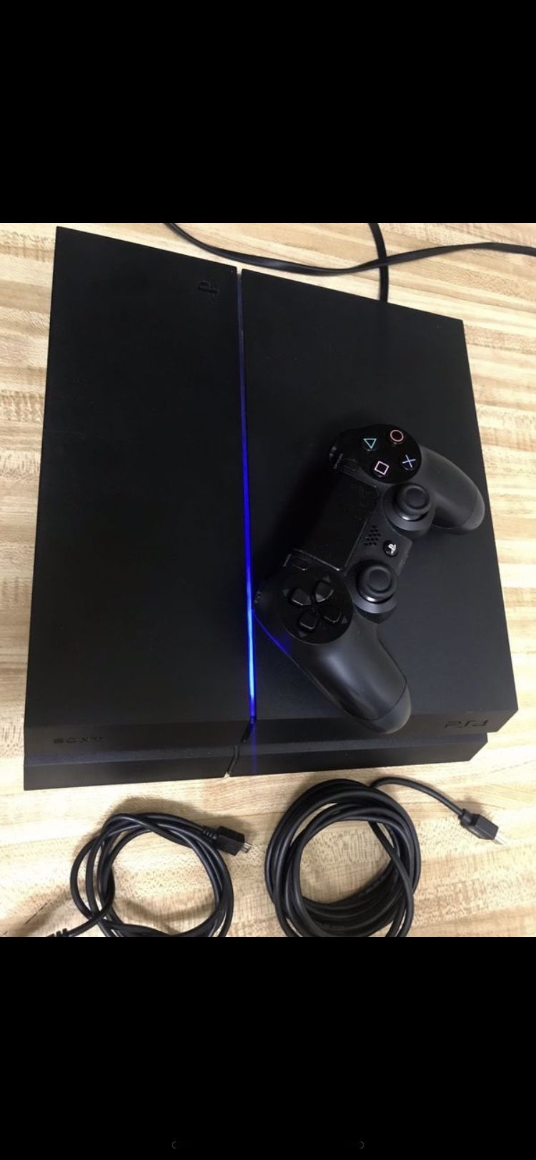 PS4 WITH 2 CONTROLLERS
