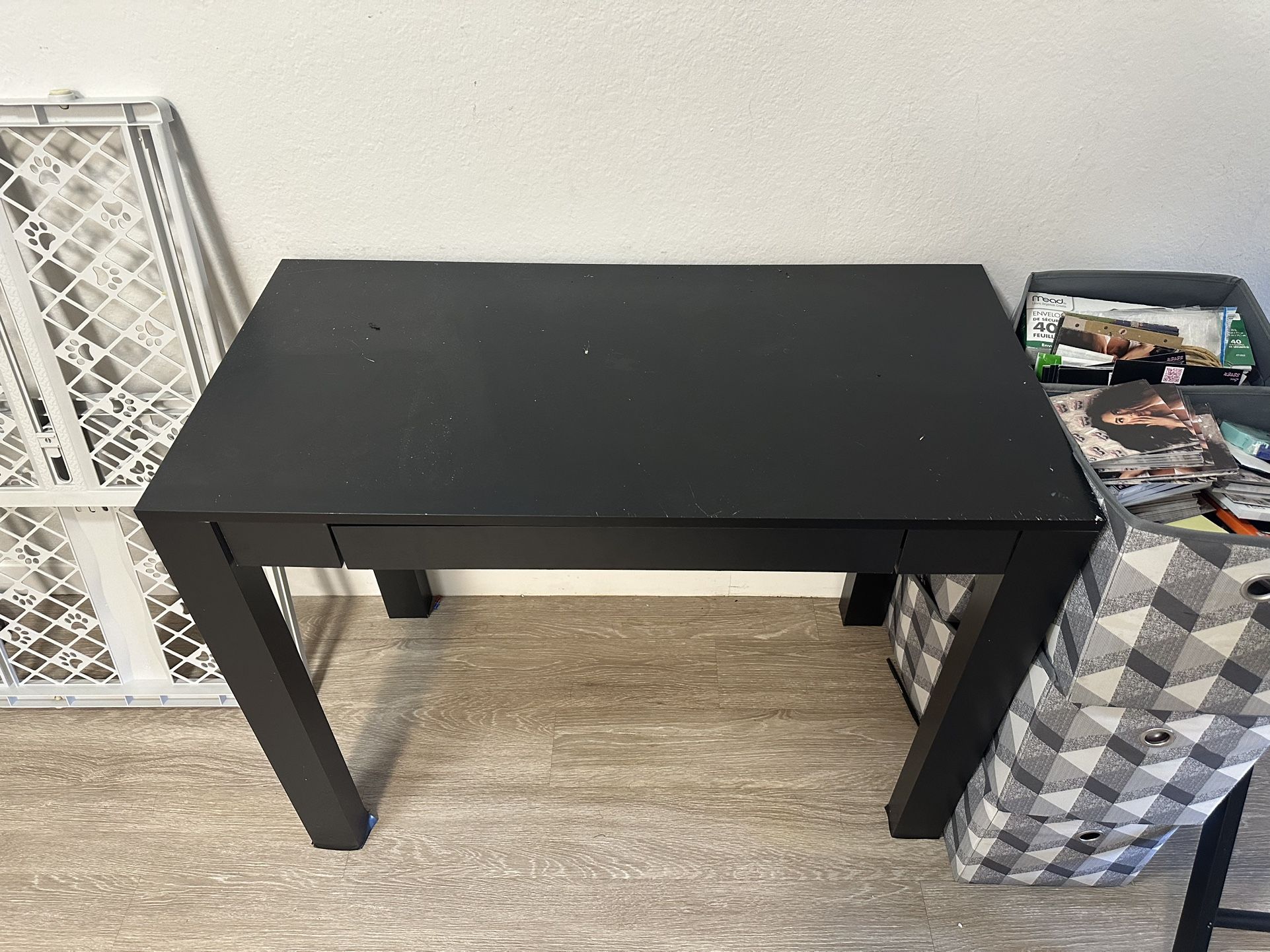 Black Desk