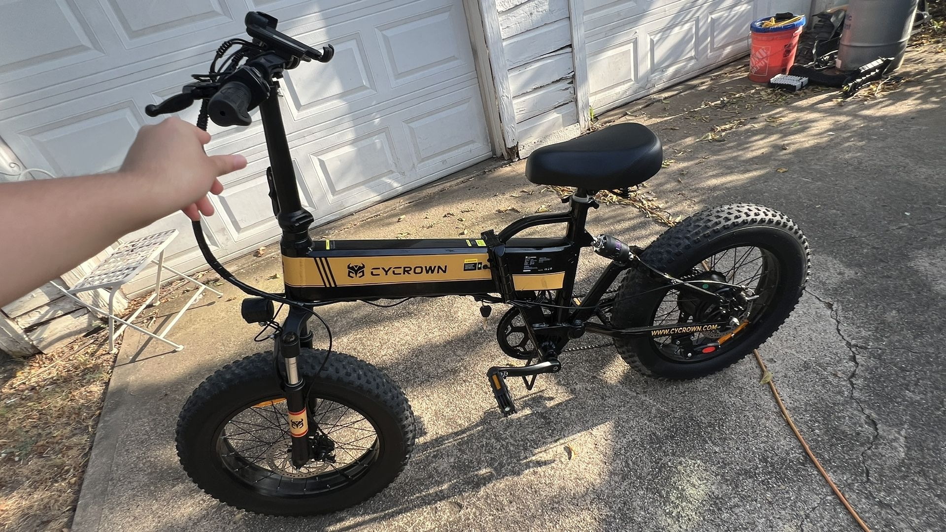 CYCBROWN E-BIKE / 30MPH TOP SPEED / 30 MILES RANGE