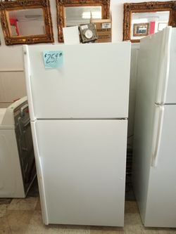 GE Refrigerator white ex large excellent . Warranty , Delivery available 2203 Fowler st. Ft. Myers 33901
