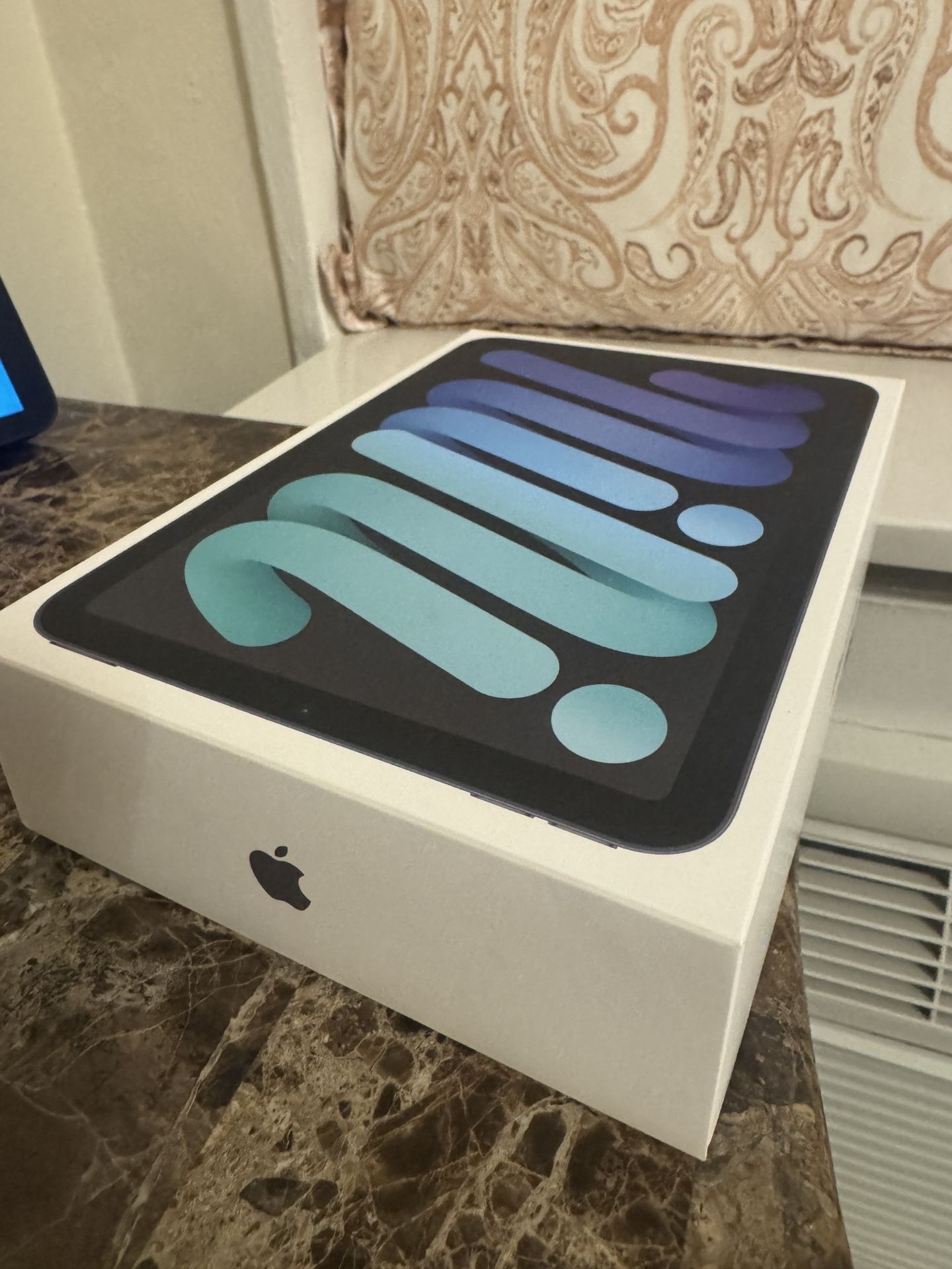 128 GB ipad Mini brand new
