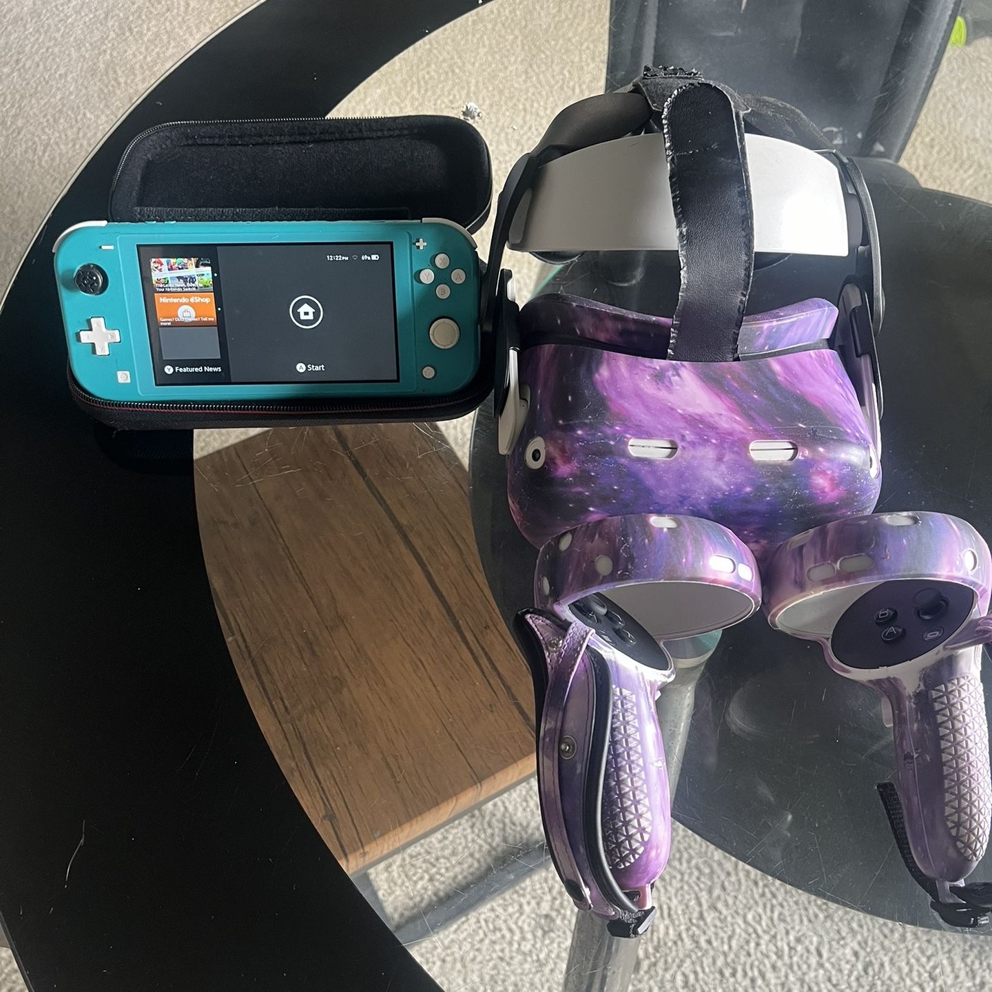 Oculus Quest 2 And Nintendo Switch Lite 