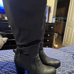 Excellent Like New Condition Women’s Size 7 Black Boots 