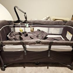 Baby Bassinet Bedside Crib with diaper Changer,playards
