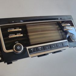 17-18 NISSAN ALTIMA RADIO DISPLAY RECEIVER AM-FM-CD W/OUT NAV. OEM

