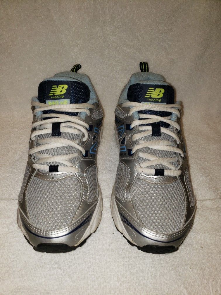 NEW BALANCE 540 V2 RUNNING SNEAKERS IN GREAT SHAPE, SZ 7 WOMANS