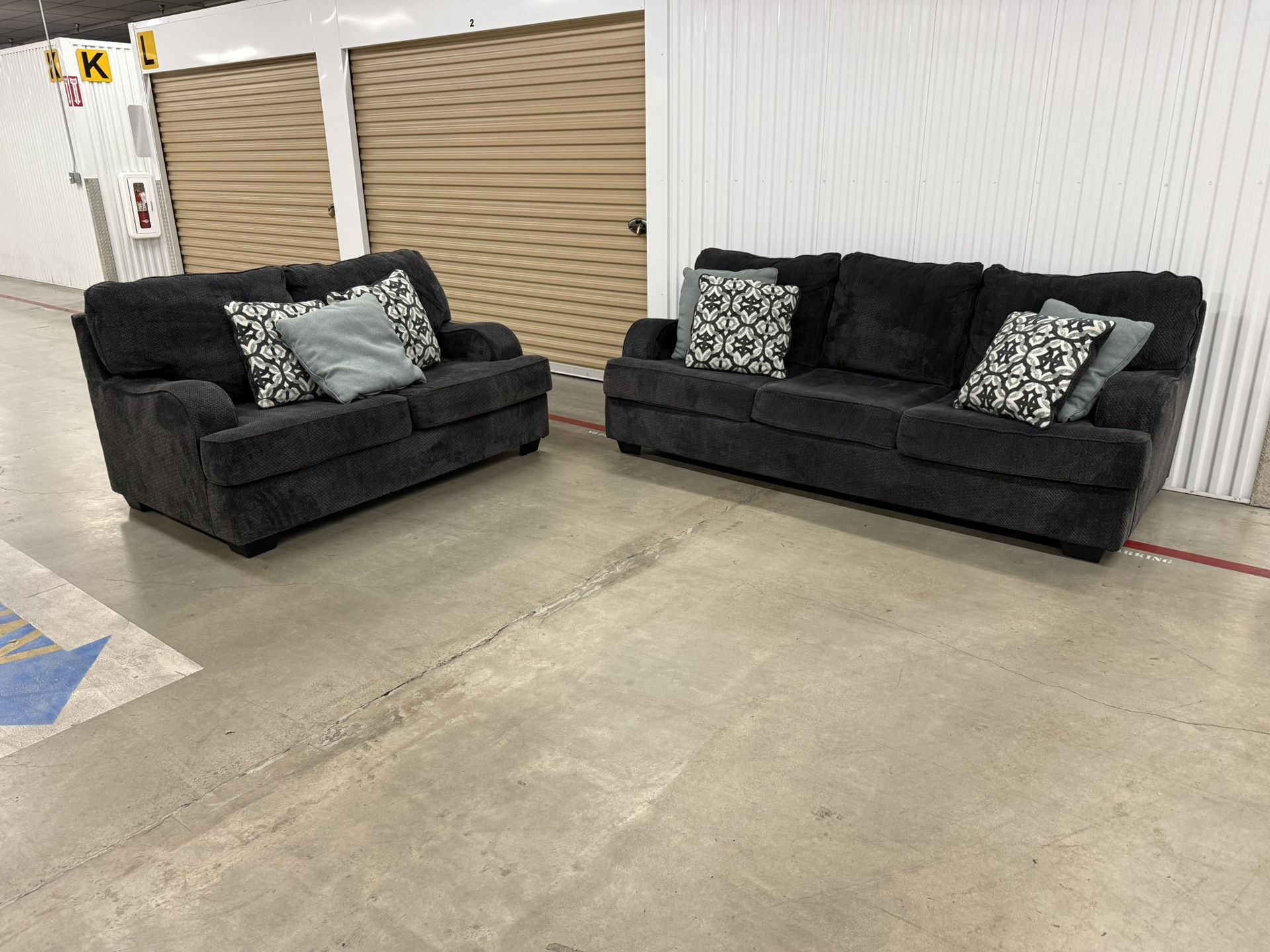 🚛 *FREE DELIVERY* Ashley Karinne Sofa and Loveseat