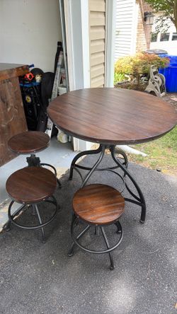 Pub Table w/ 4 stools