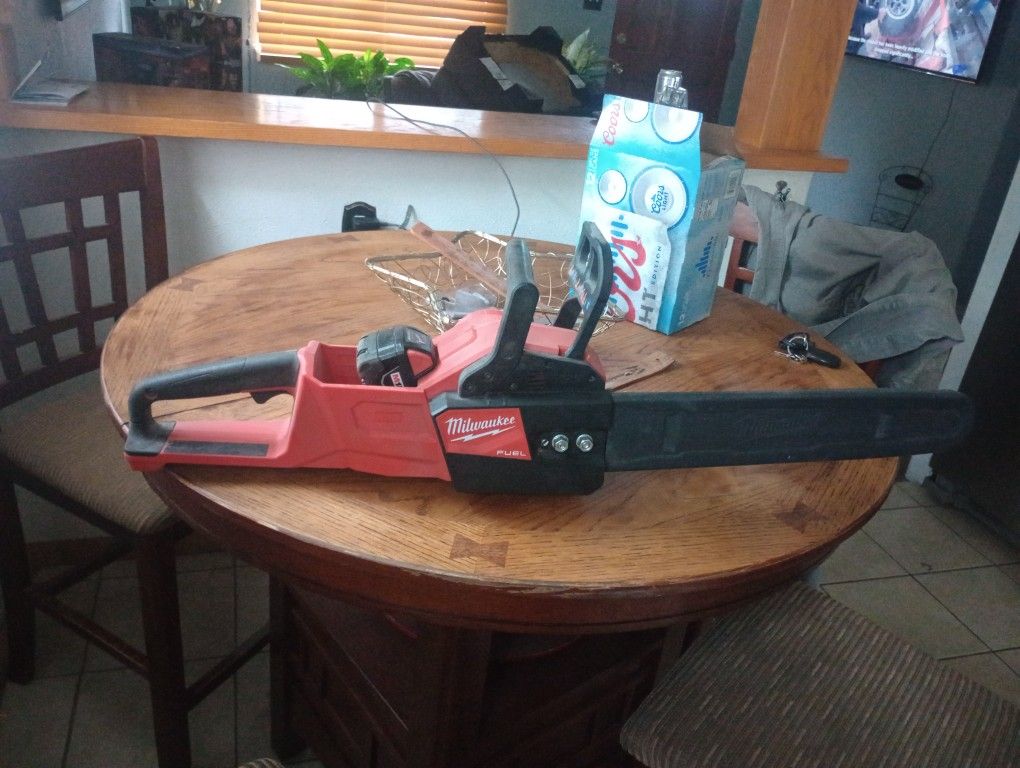 Milwaukee 16" Chainsaw