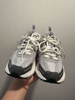 Nike kids Vomero  size 2y