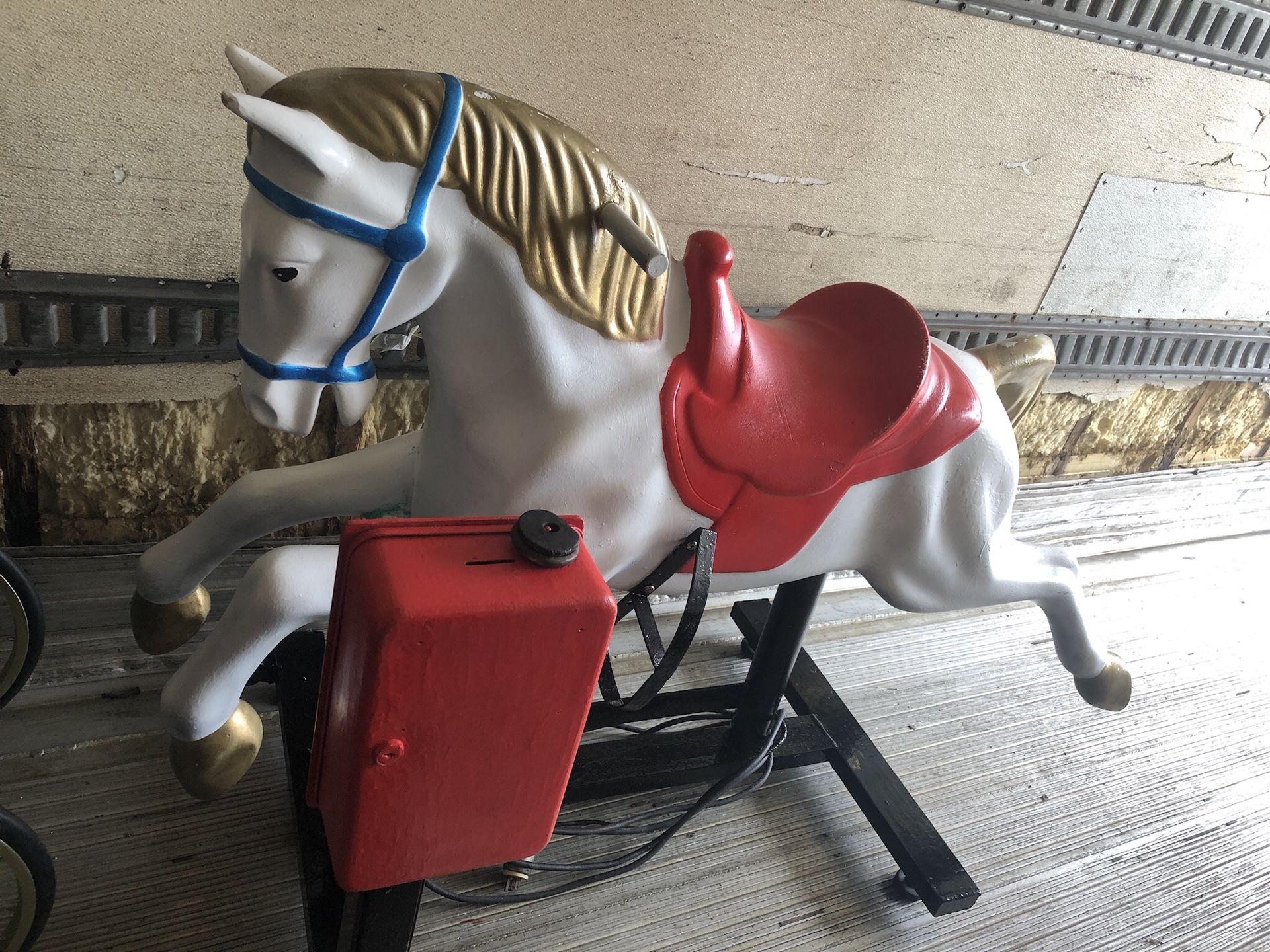 Electric Horse kiddie Ride / Vintage coin operated / carousel horse / party prop