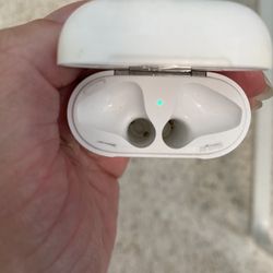 Apple AirPods Charging Case
