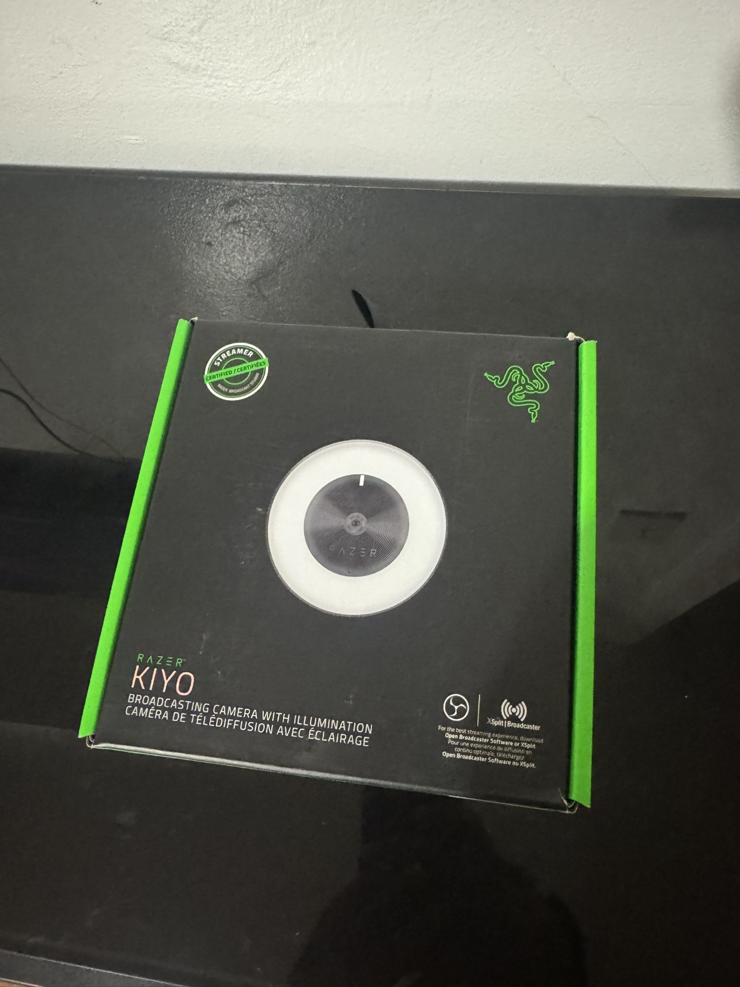 Razer - Kiyo 1920 x 1080 Webcam with Adjustable Ring Light - Black