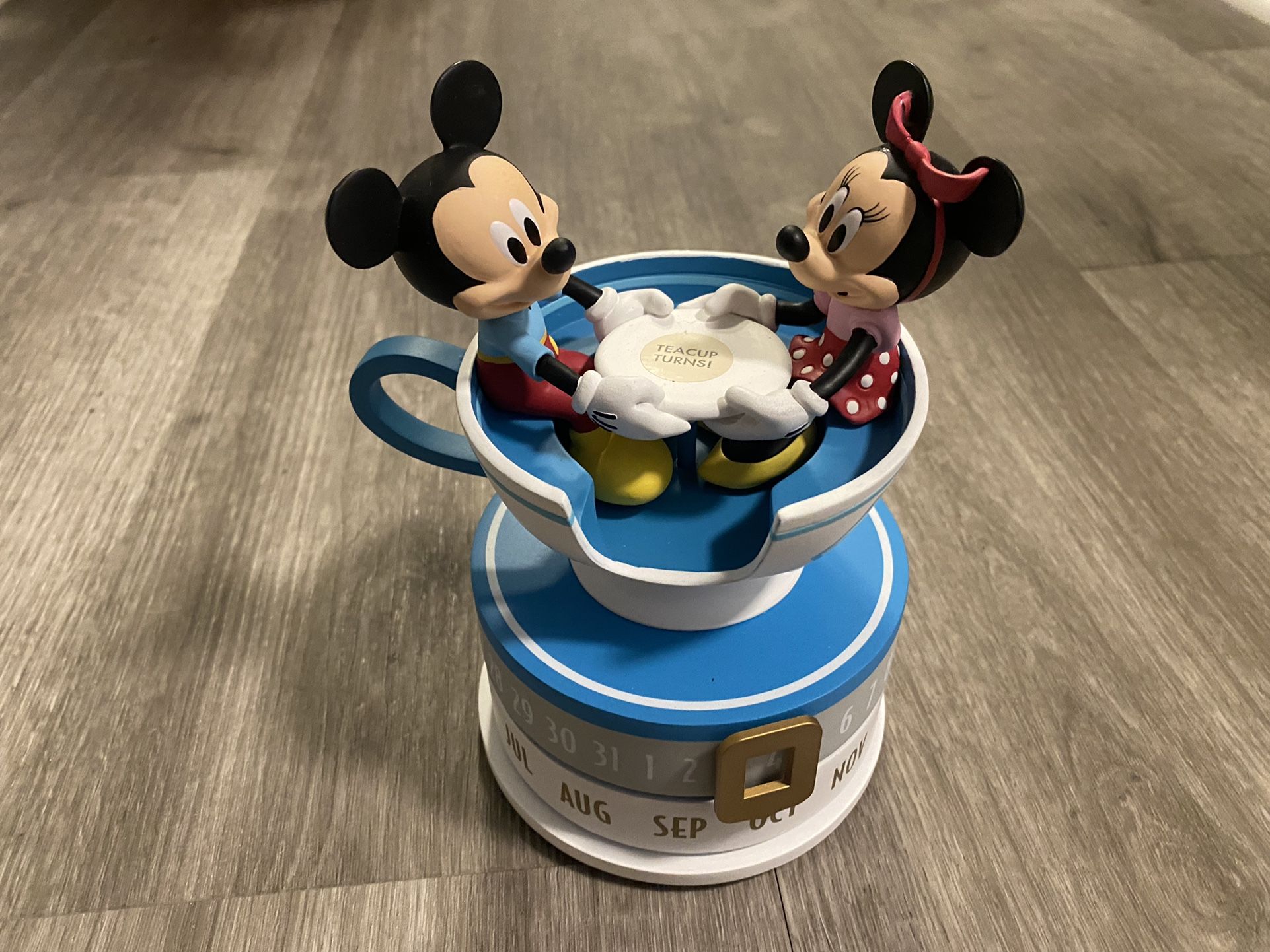 Walt Disney World 50th Anniversary Mickey and Minnie Teacup Perpetual Calendar With Motion