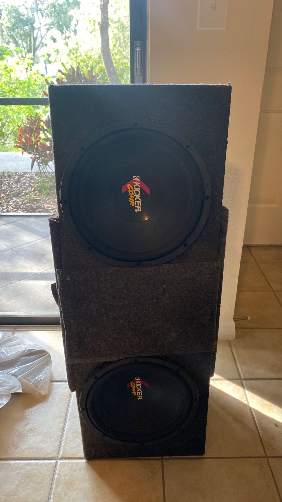 Two 12s subwoofers kickers