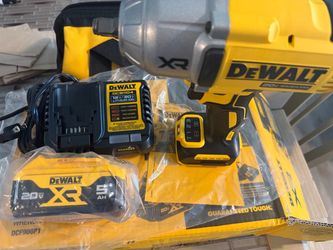 DeWalt DCF900P1 20V XR Brushless Impact Wrench Kit