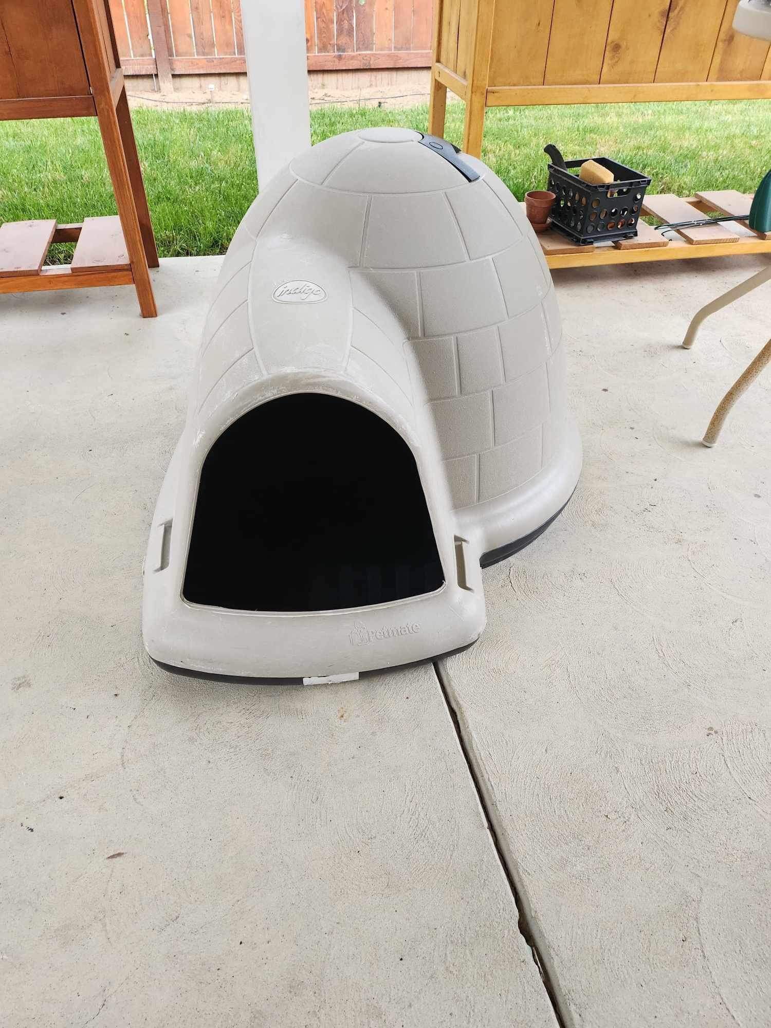 IGLOO DOG HOUSE 