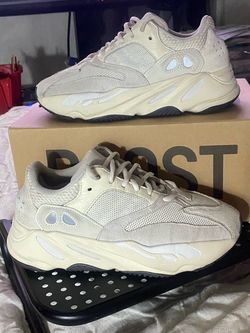 Yeezy boost 700  6-1/2
