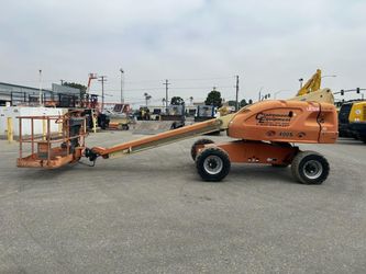 40-Foot Boomlift (JLG)