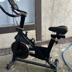 Used It Un Good Conditions UREVO indoor Cycling Bike, Stationary Exercise Bike 350 lbs Weight Capacity