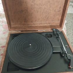 Philco.  Suitcase.   3 Speed Tumtable Cd Player