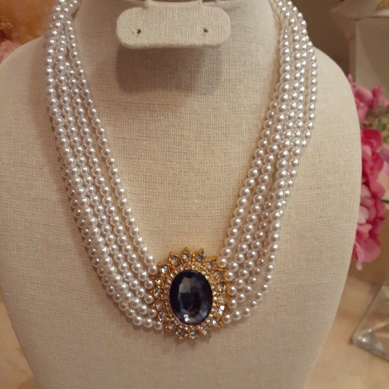 FAUX PEARL NECKLACE
