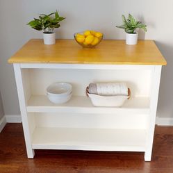 Storage Bar with Leg Room used for Staging