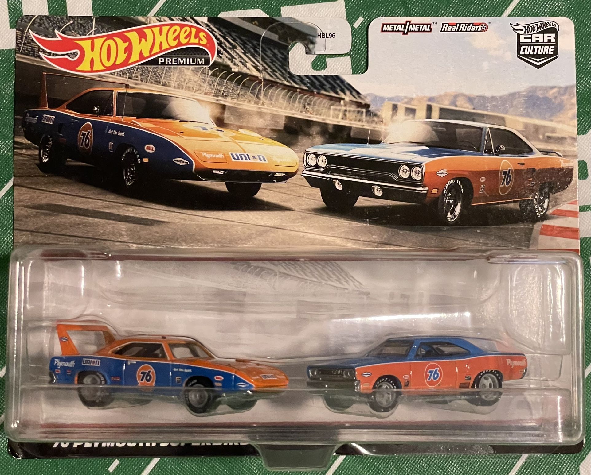 Hot Wheels Premium Car Culture 2-Pack '70 Plymouth Superbird & '70 Roadrunner